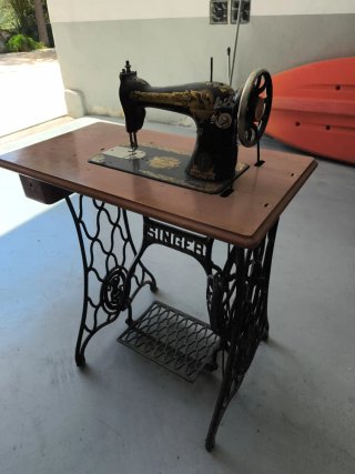 Máquina de coser Singer antigua