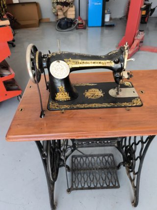 Máquina de coser Singer antigua