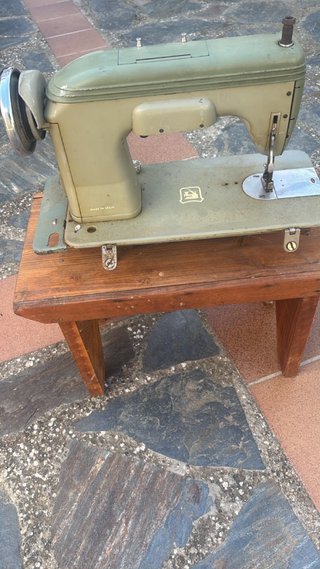 Máquina de coser Sigma antigua