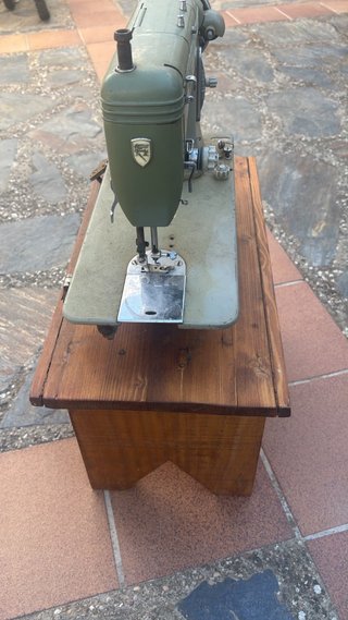 Máquina de coser Sigma antigua