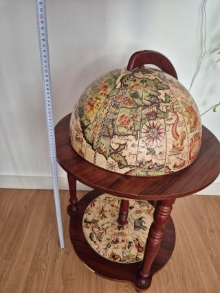 Mueble bar globo terráqueo antiguo