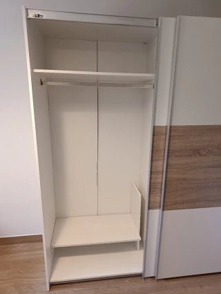 Armario puertas correderas madera y blanco