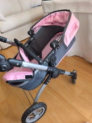 Carrito de bebé rosa