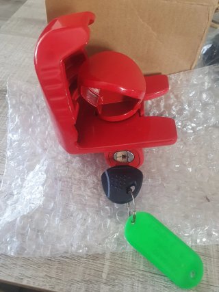 Candado para remolque rojo con llaves