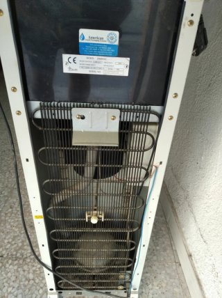 Dispensador de agua caliente y fría