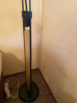 Lámpara de pie moderna metal y madera
