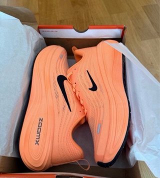 Nike Vomero Plus Naranja