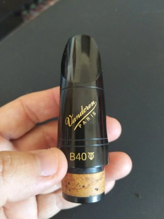 Boquilla Clarinete Vandoren B40 con boquillero BG