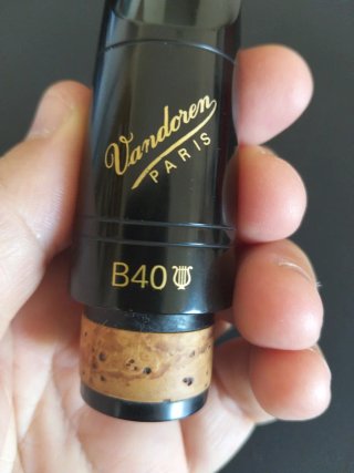 Boquilla Clarinete Vandoren B40 con boquillero BG