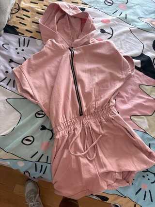 Mono corto rosa palo con capucha talla M