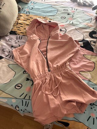Mono corto rosa palo con capucha talla M