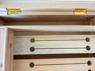 Humidificador para puros, en madera de cedro