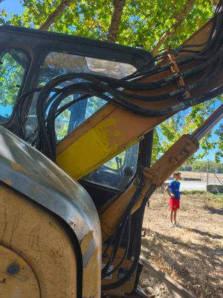 Excavadora CASE 75