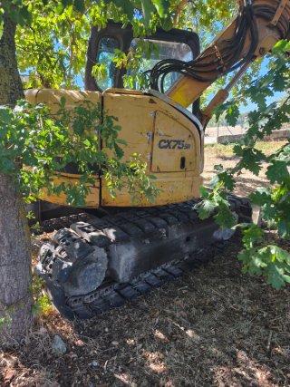 Excavadora CASE 75