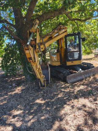 Excavadora CASE 75