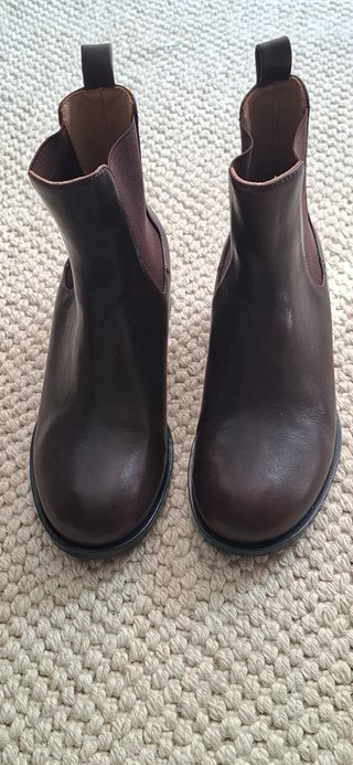 Botines Chelsea The Row Marrones