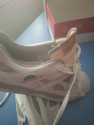 Zapatillas deportivas Brom's plateadas y blancas