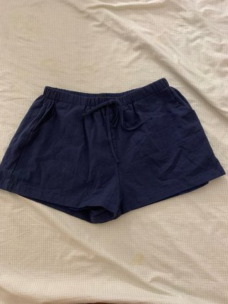 Pantalón corto de lino azul