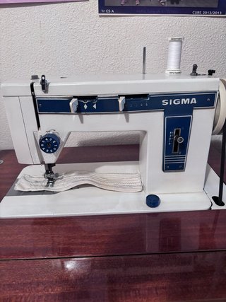 Máquina de coser SIGMA con mueble