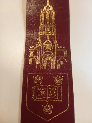 Marcador de piel Oxford dorado
