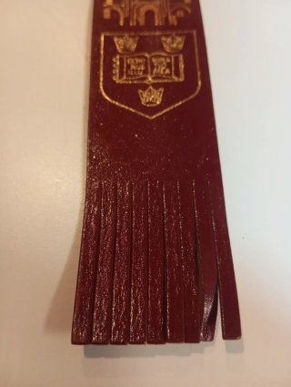 Marcador de piel Oxford dorado