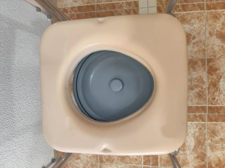 Silla de ducha e inodoro con ruedas