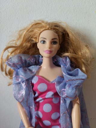 Barbie Curvy.