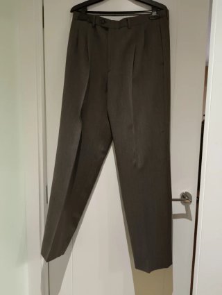 Pantalón vintage hombre , color berenjena ,marrón