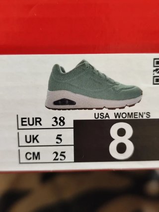 Zapatillas casi nuevas