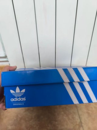 Zapatillas Adidas Blancas y Doradas