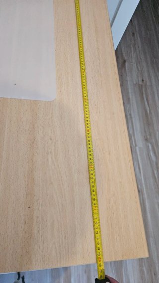 Escritorio con cajonera beige y negro