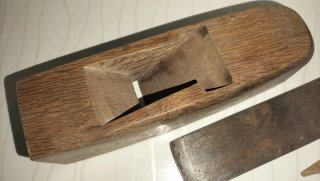 Antiguo cepillo de carpintero