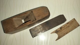 Antiguo cepillo de carpintero