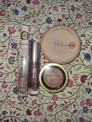 Lote Maquillaje Deliplus, Max Factor, Revolution