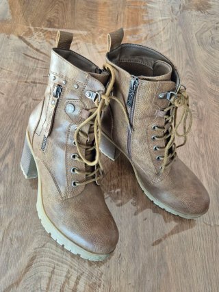 Botines de tacón marrones