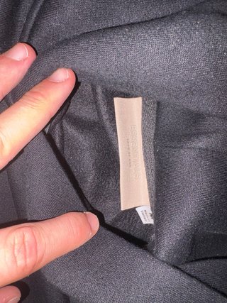 Sudadera ESSENTIALS Negra
