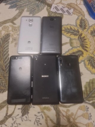 Lote de móviles Huawei y Sony alguno pantalla bien