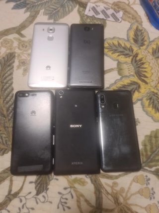 Lote de móviles Huawei y Sony alguno pantalla bien