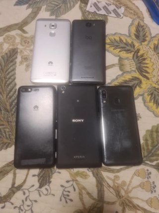 Lote de móviles Huawei y Sony alguno pantalla bien