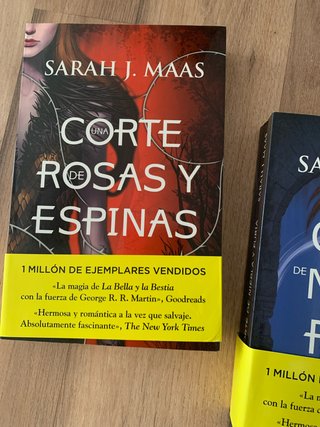 Una corte de rosas y espinas
