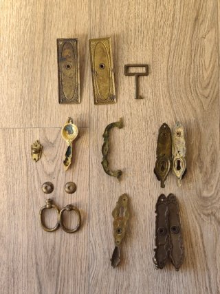 Lote herrajes antiguos bronce/latón