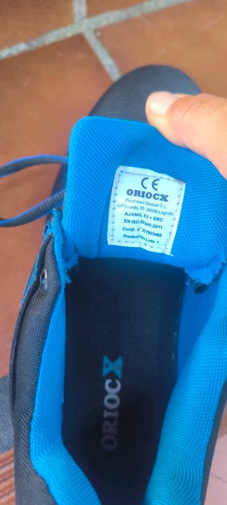Zapatos de seguridad negros y azules