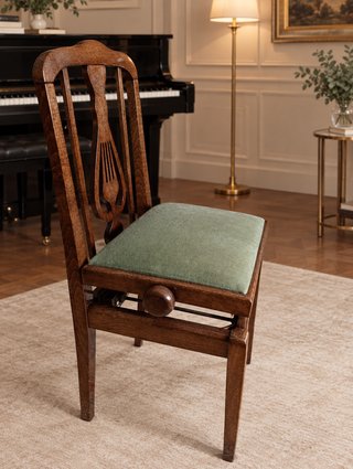 Silla de piano de madera