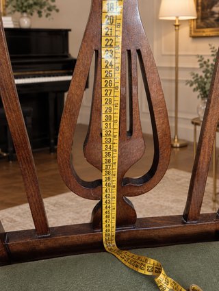 Silla de piano de madera