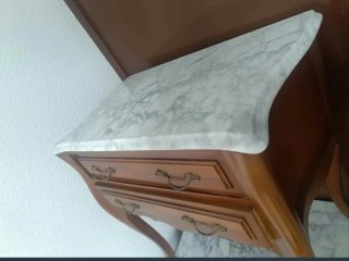 Mesitas de noche madera y mármol.