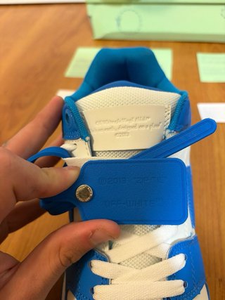 Off-White zapatillas azules y blancas