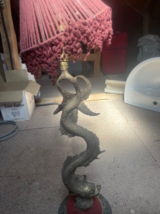 Lámpara de bronce estilo antiguo