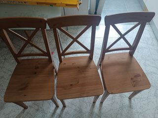 Juego de 3 sillas de madera