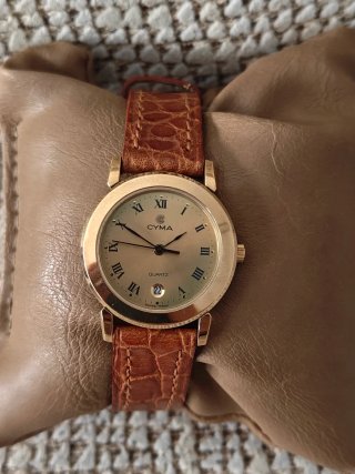 Reloj Cyma Cuarzo Esfera Beige Correa Marrón