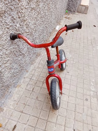 Bicicleta bebe Marca:CHICO RED BULLED